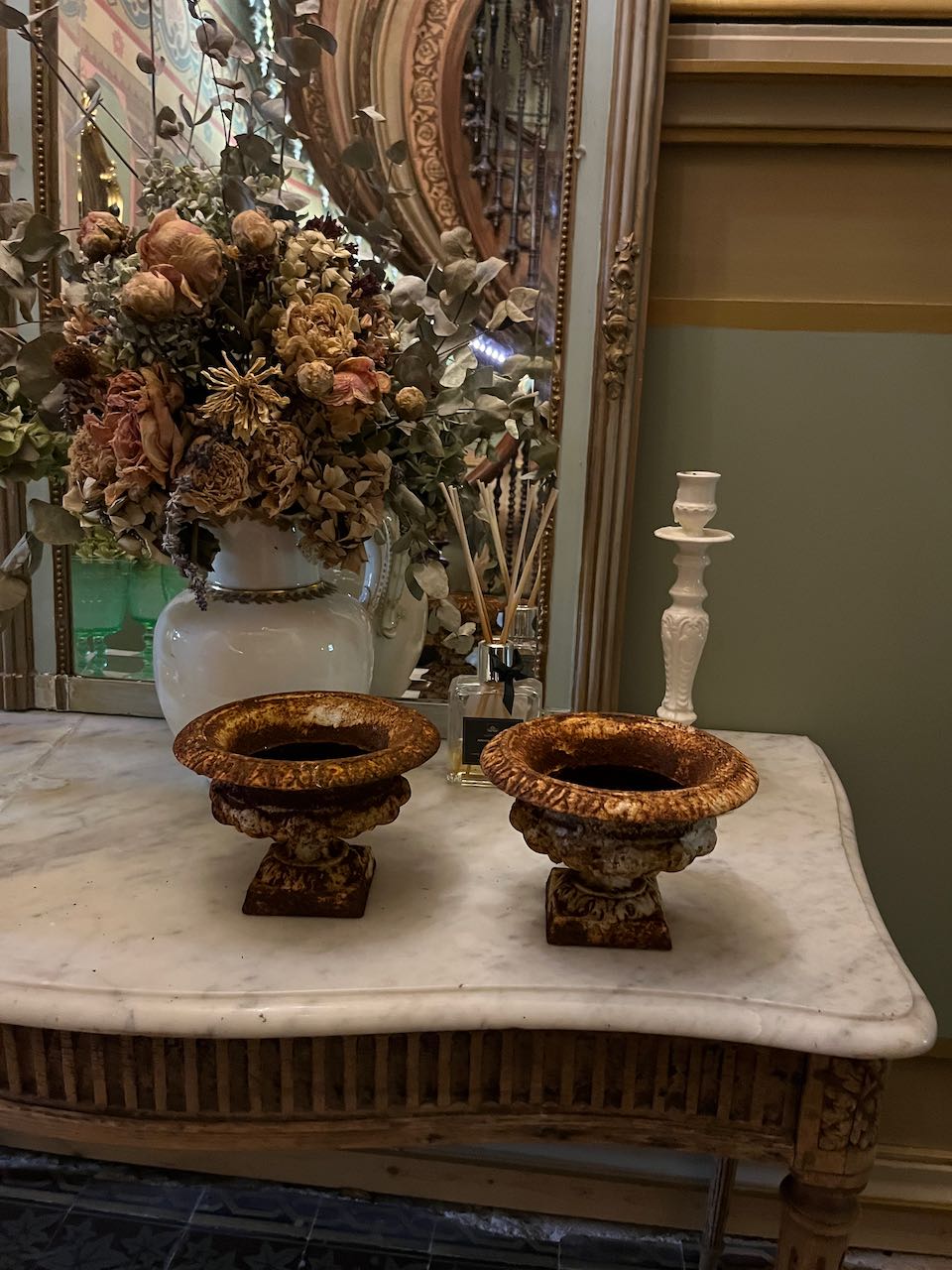 fa4863 Pair of 19th century French small table urns