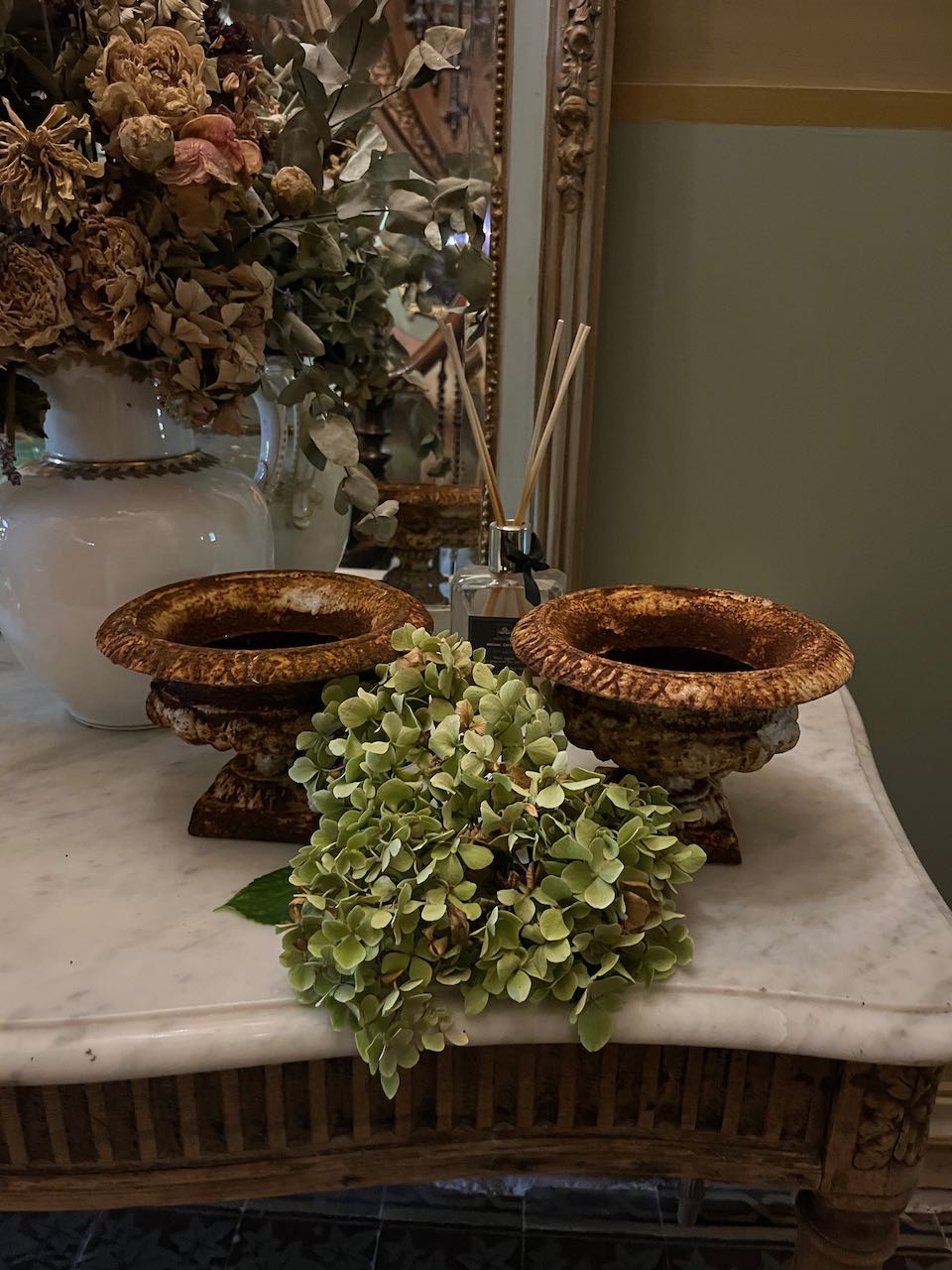 fa4863 Pair of 19th century French small table urns