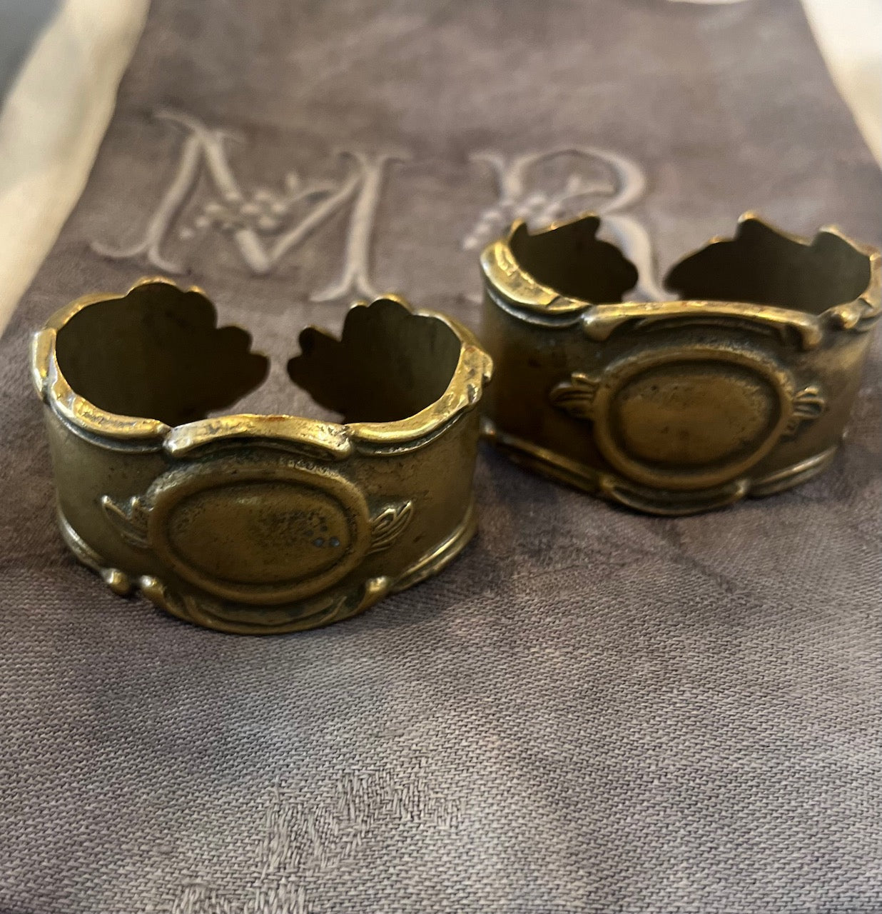 fa980 Set of Brass French antique napkin rings