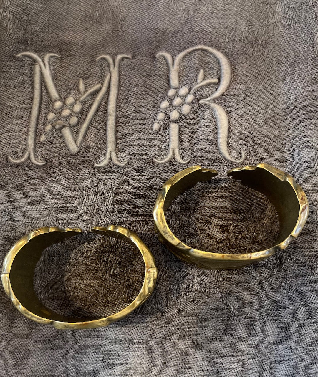fa980 Set of Brass French antique napkin rings