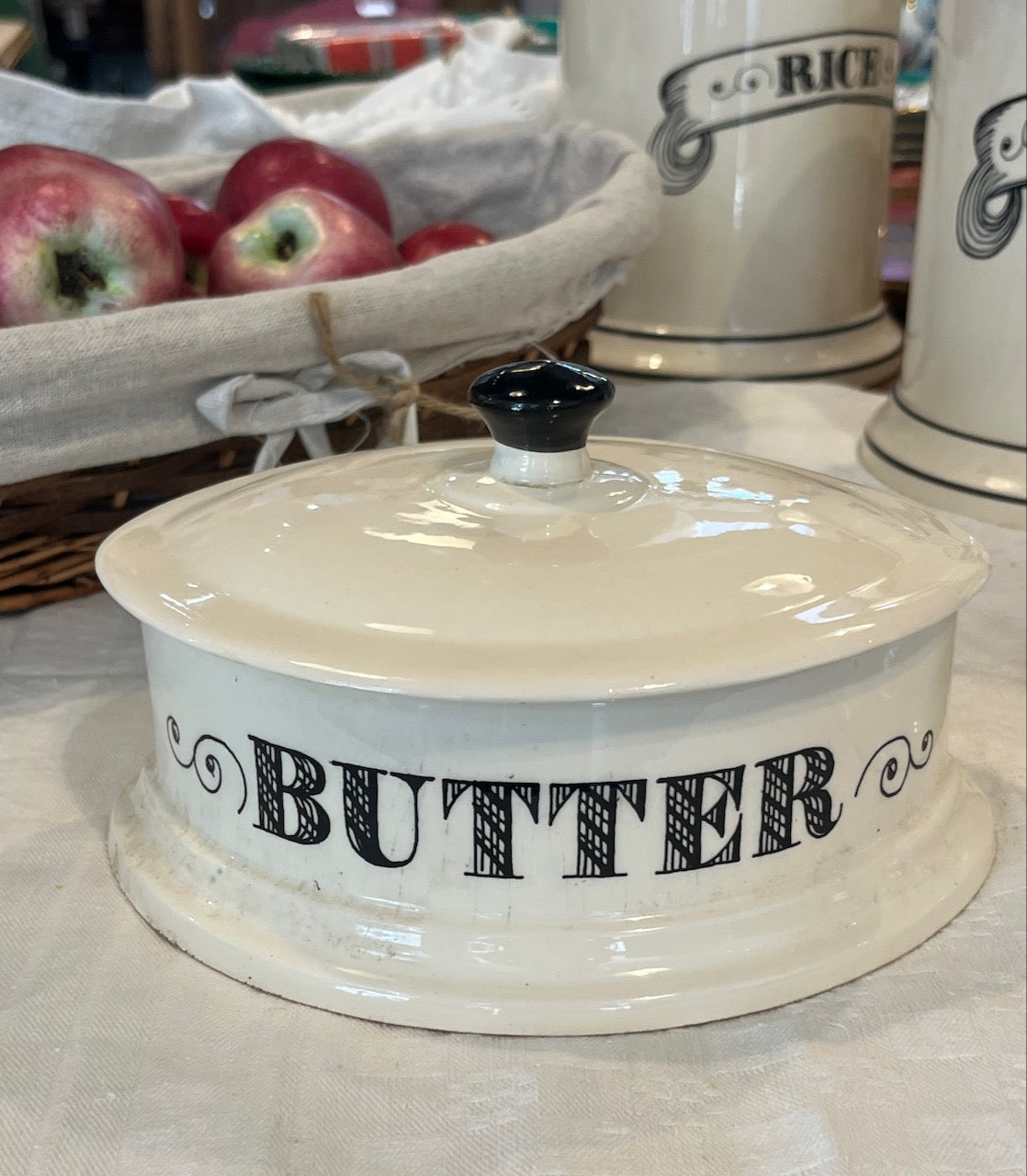 Di02  1950's covered butter dish (British made)