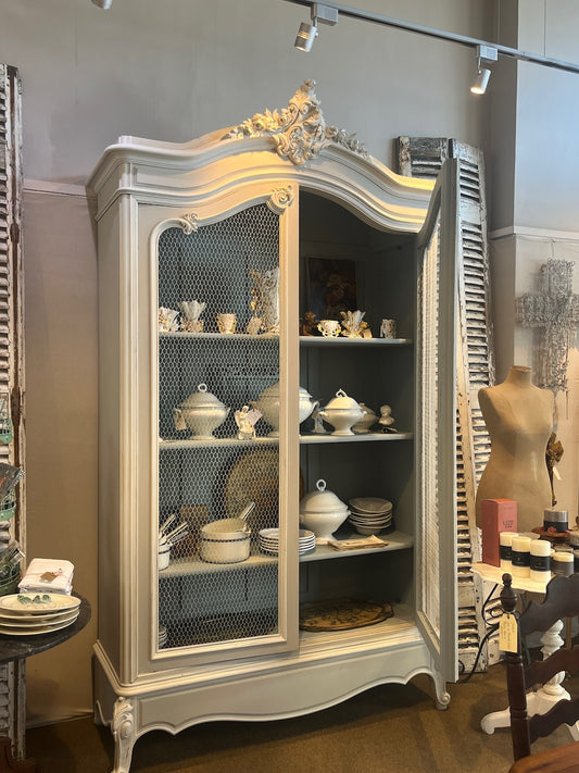fa4626 French antique Cabinet with chickenwire front