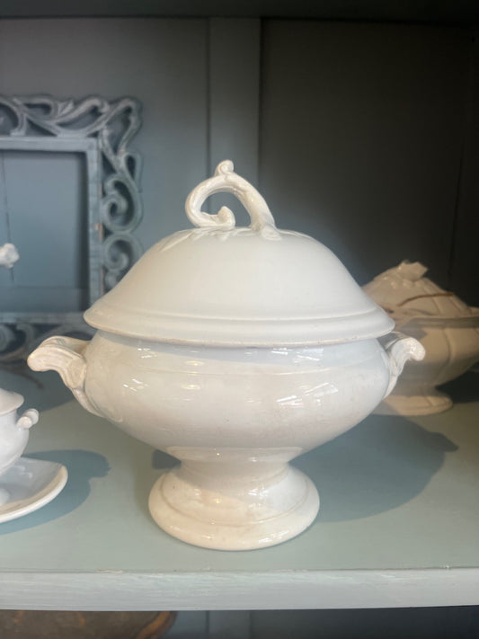 fa803 Small rare white porcelaine french antique tureen