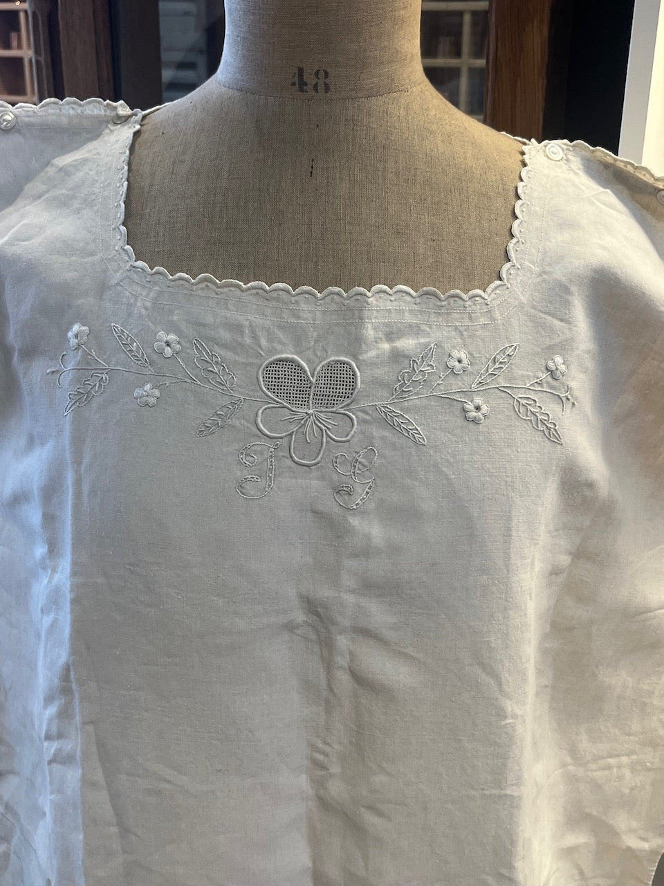 fa880 French antique chemise