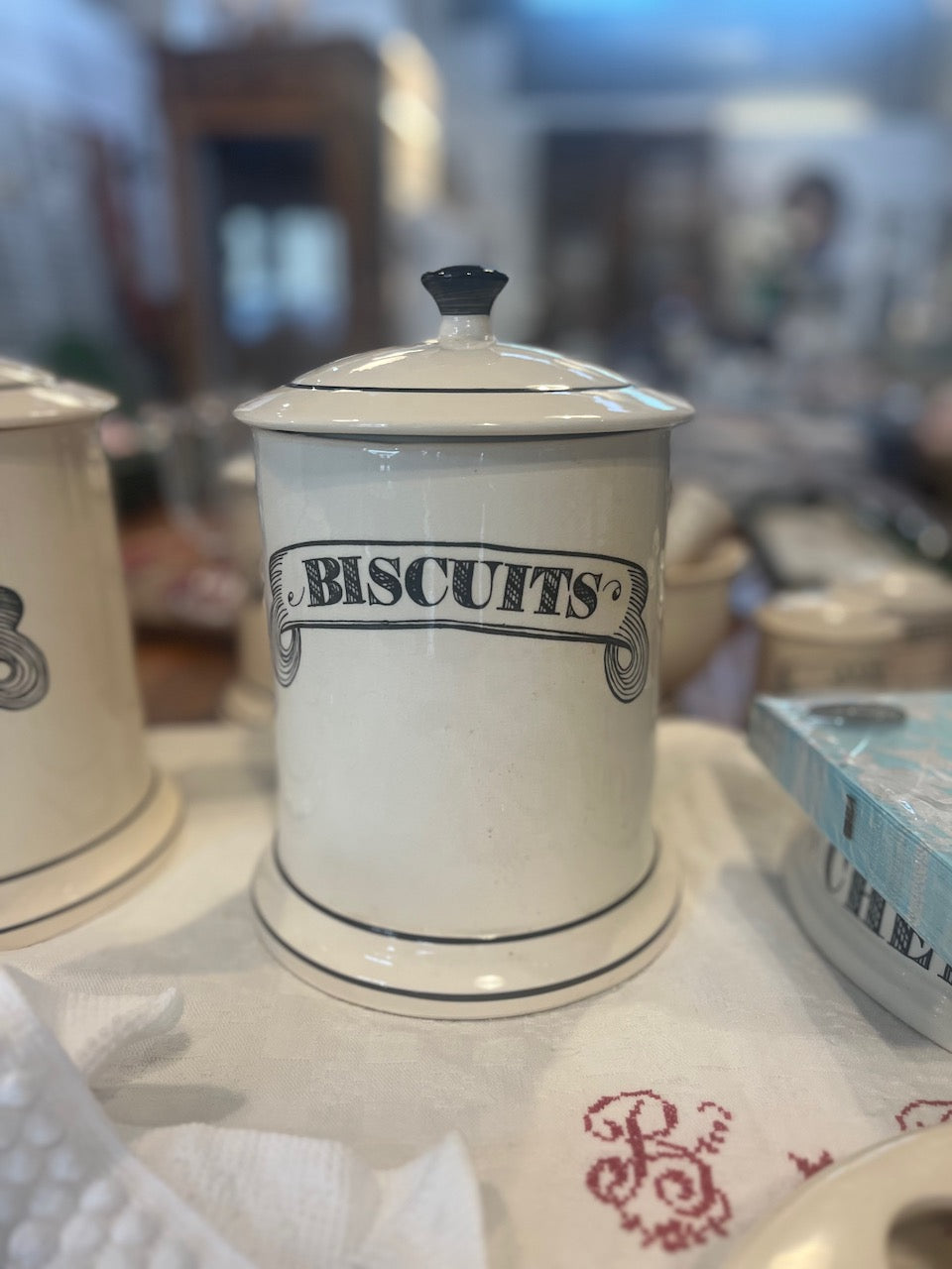 Di06 1950's  Vintage container (British made)