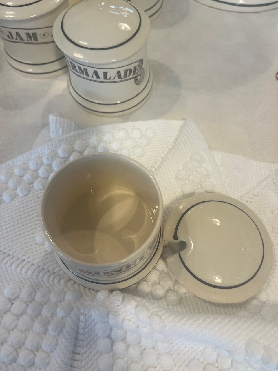 Di08 1950's Vintage Honey pot (British made) by Ditto