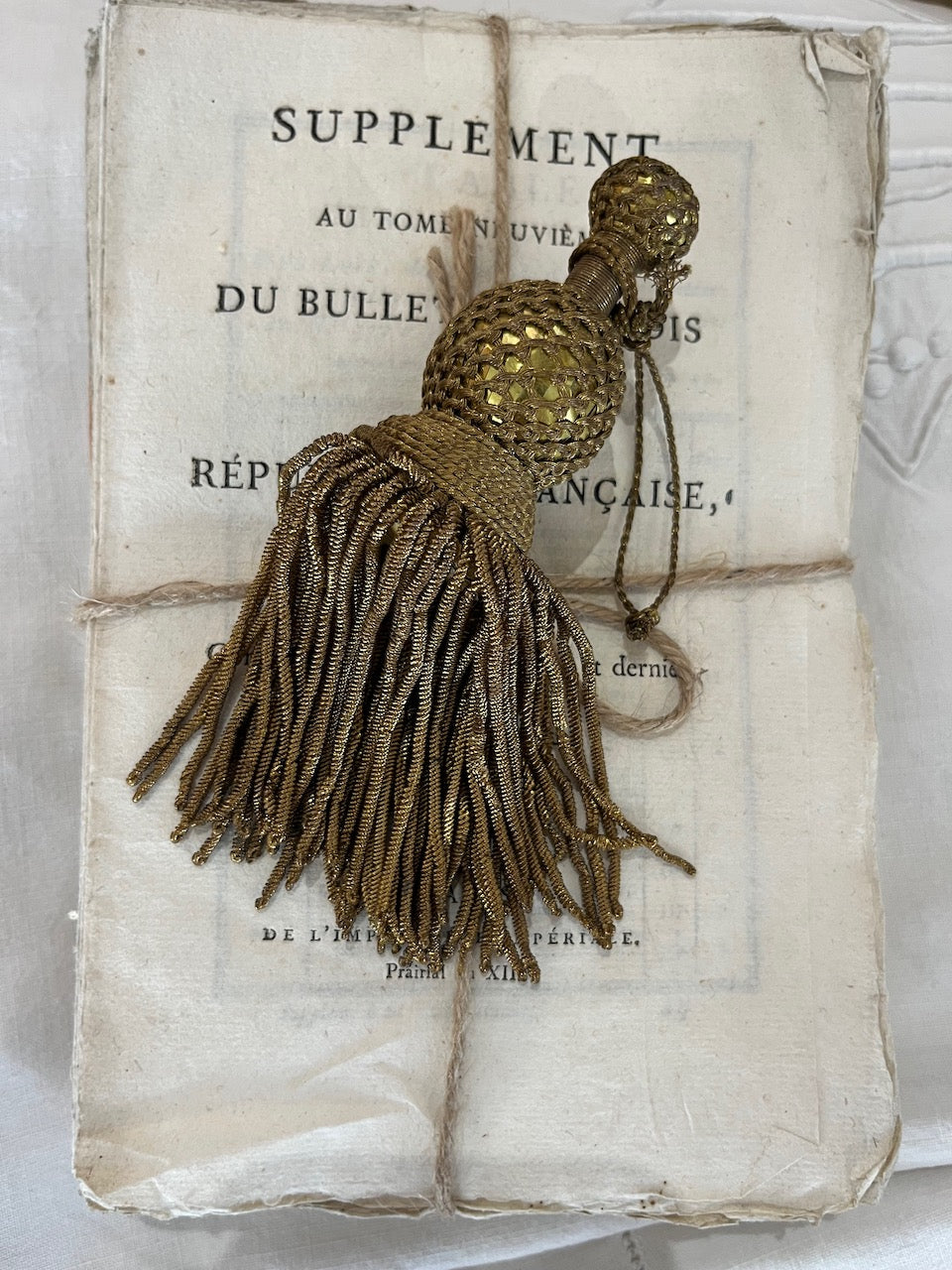 Fa921 19th century Gold metallic gold bullion tassel (passementerie) with hand netted tops