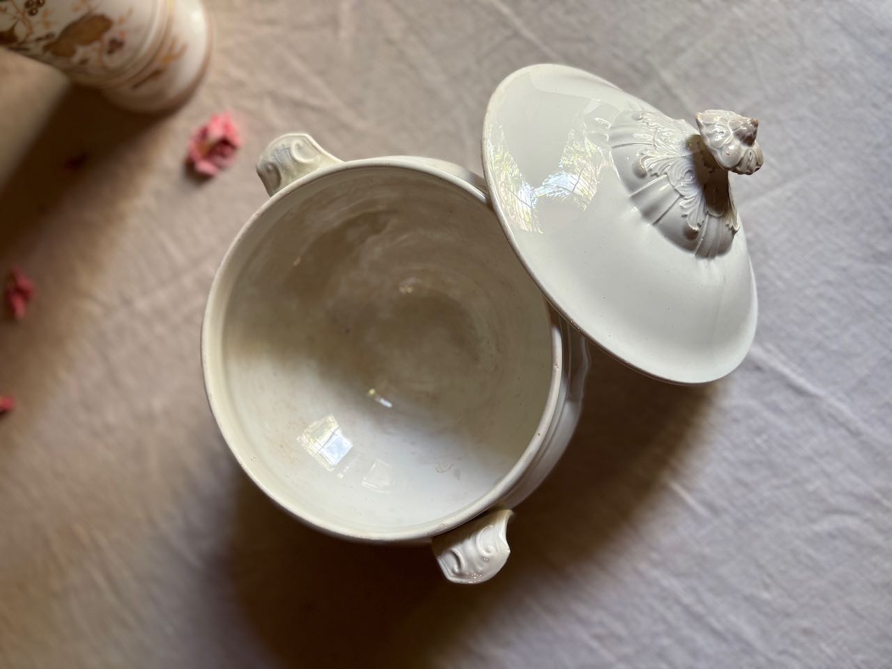 fa4850 Porcelain French Antique tureen