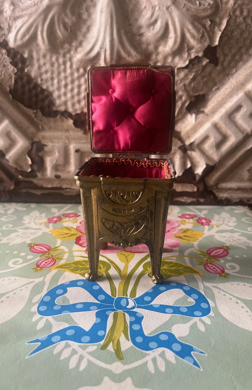 fa587 French antique jewellery box