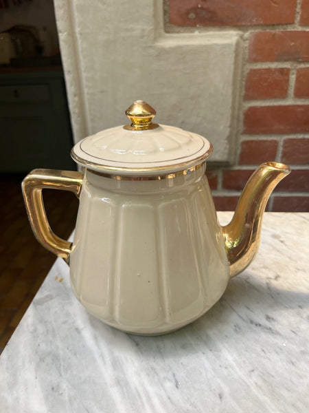 fa4201 French cream and gold coffee/tea pot