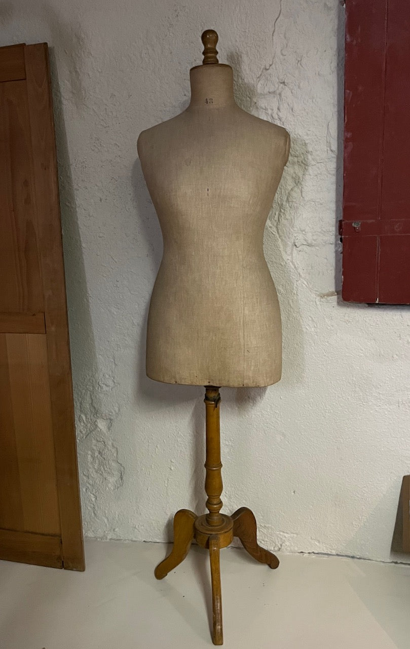 fa4069 Vintage Cloth and wood French dress Mannequin
