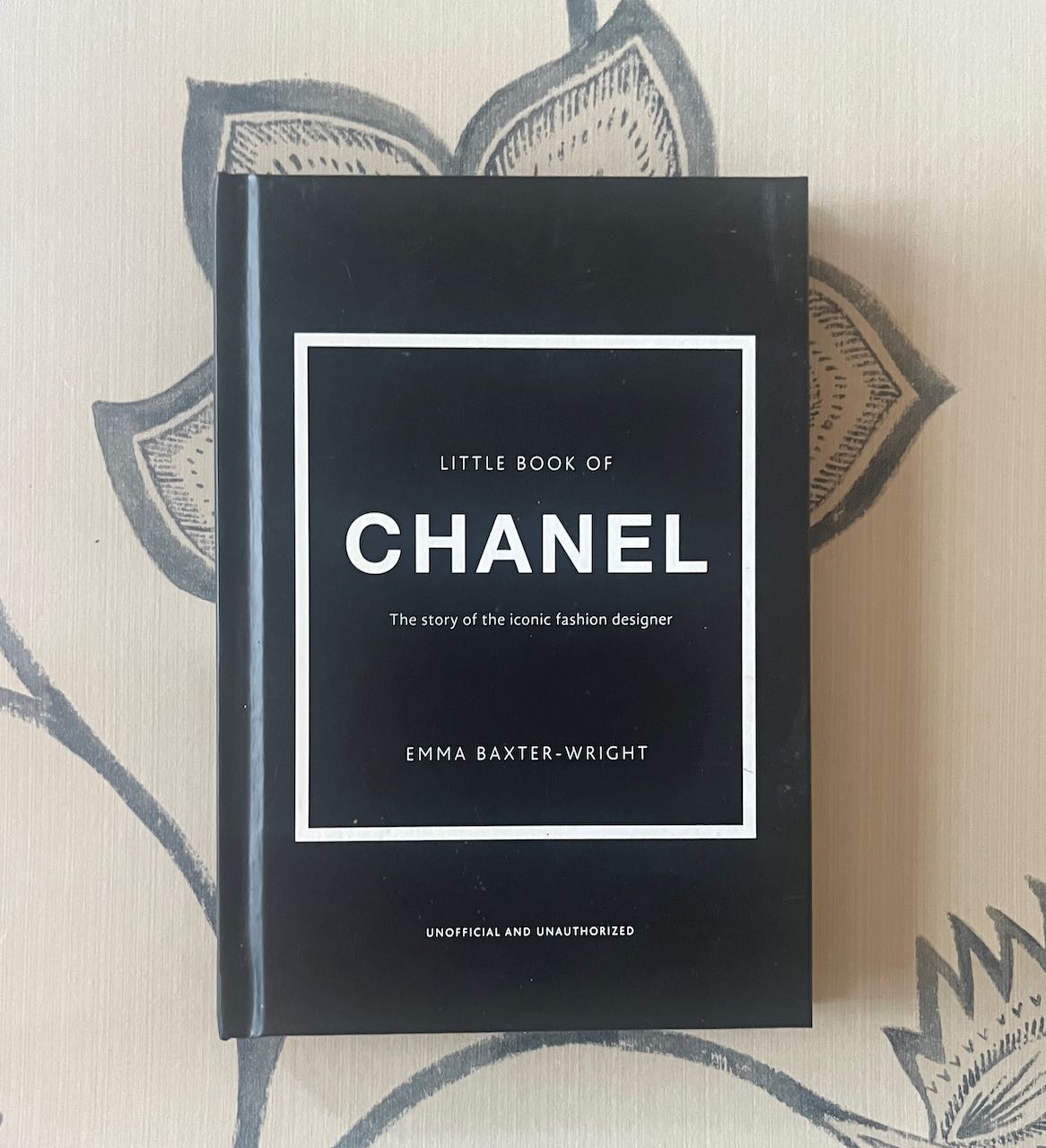 The Little Book of Chanel: The Story of the Iconic Fashion Designer (shop display stock)