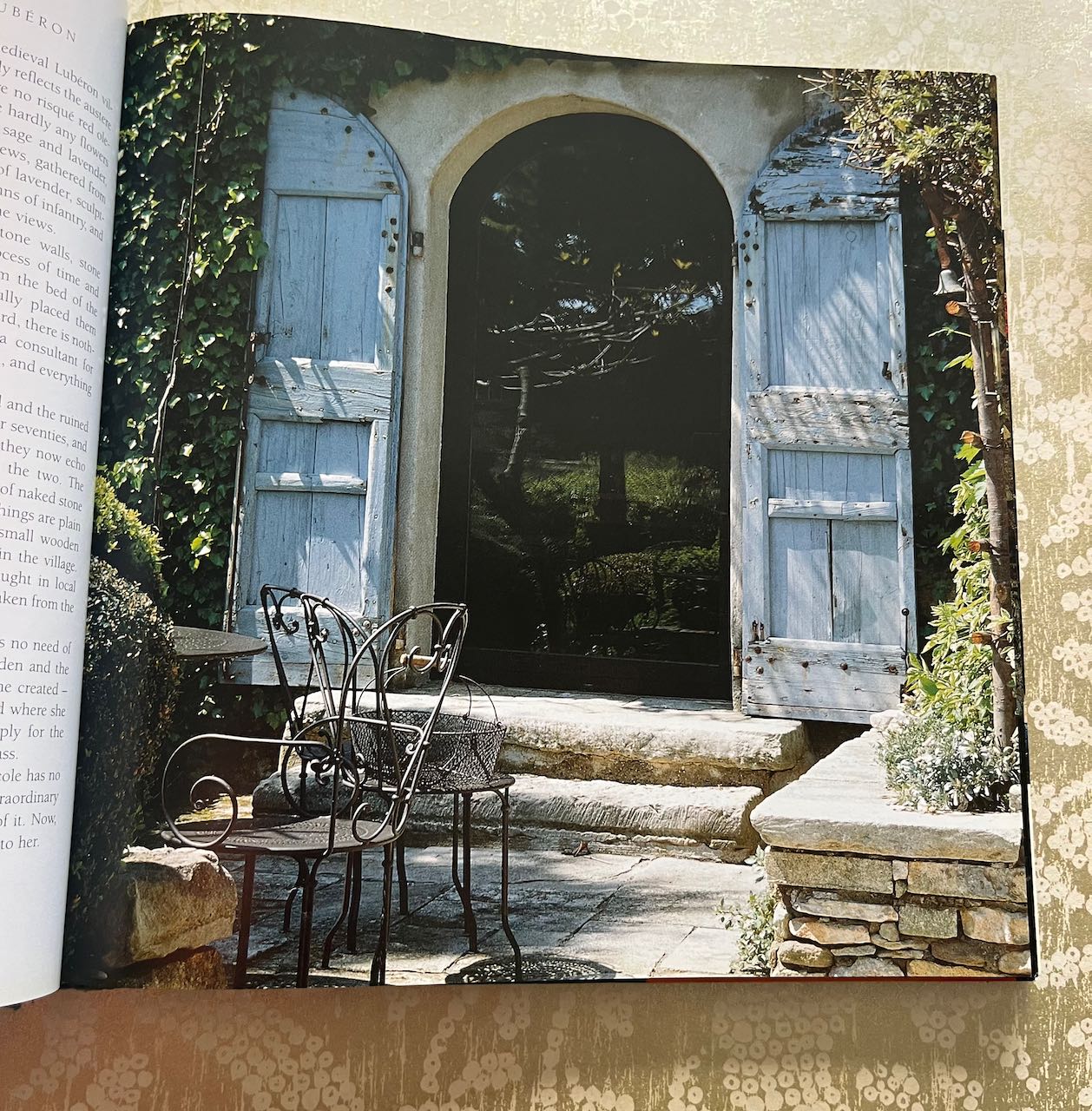 Living in Provence  (shop display book, dust sheet is slightly worn on edges).