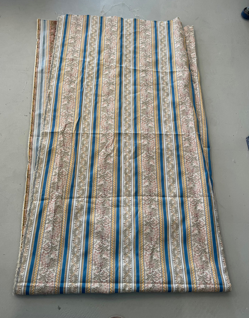 fa4943 French vintage material