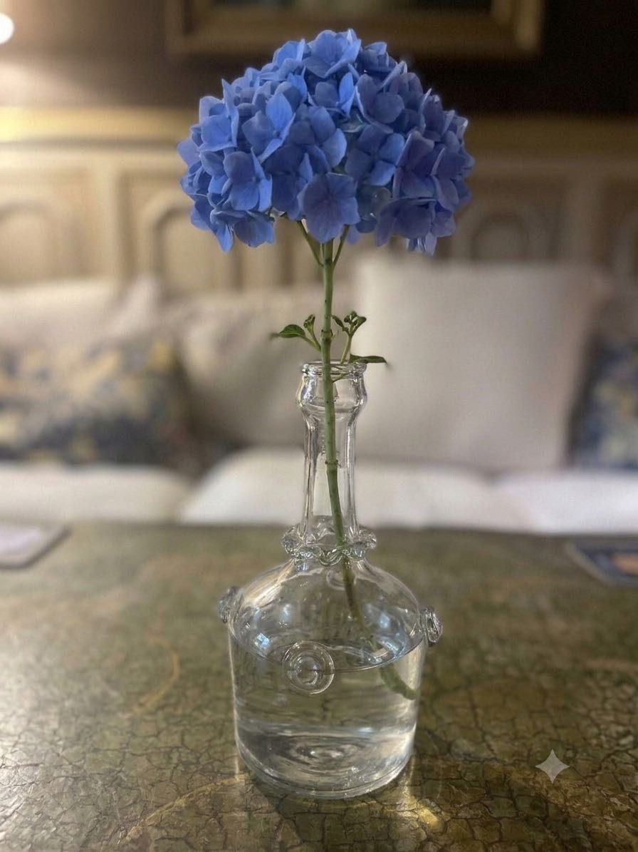 fa1030 Italian handblown decanter/vase