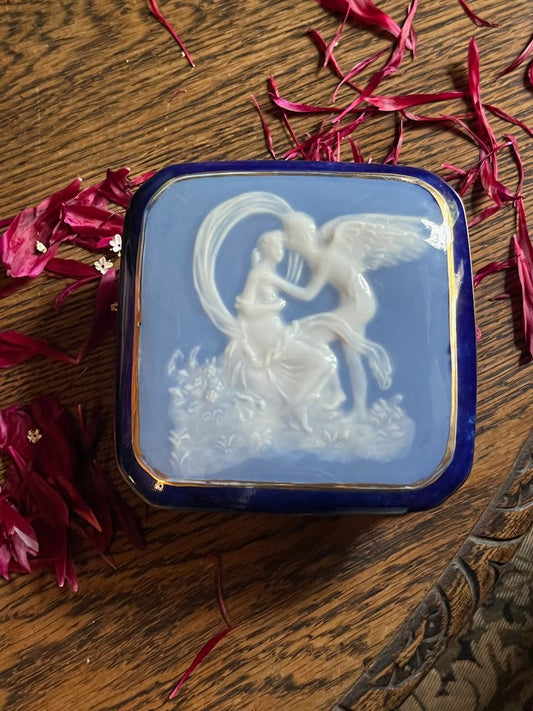 fa555 Beautiful ceramic limoge jewellery box with an angel decoration on the lid