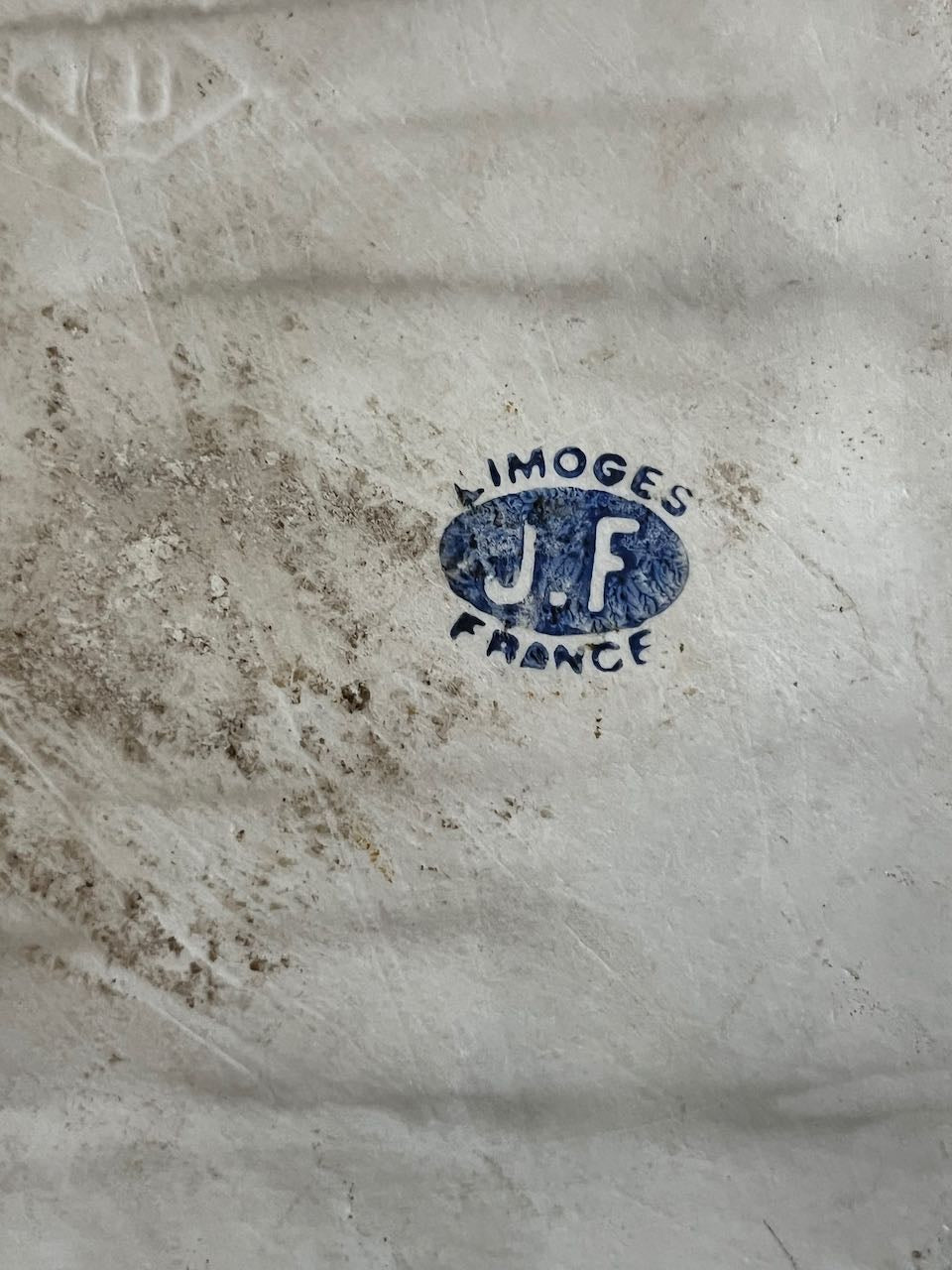 fa555 Beautiful ceramic limoge jewellery box with an angel decoration on the lid