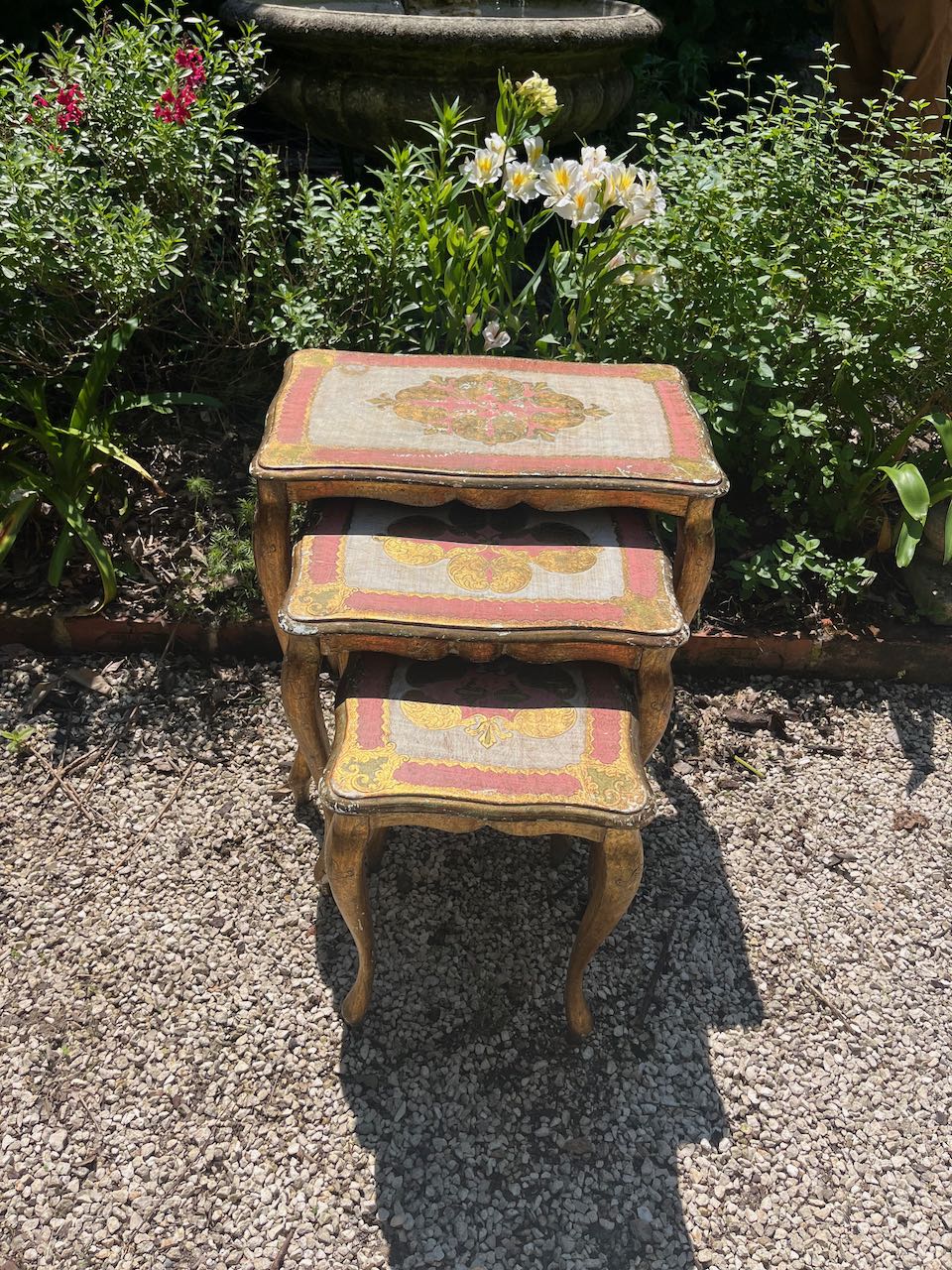 fa554 A set of beautiful Italian ( venetian) Nest of tables in gilded wood