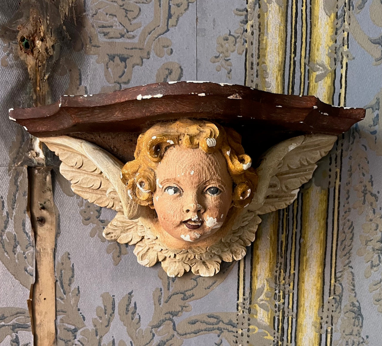 fa549 Small Cherub shelf in plaster