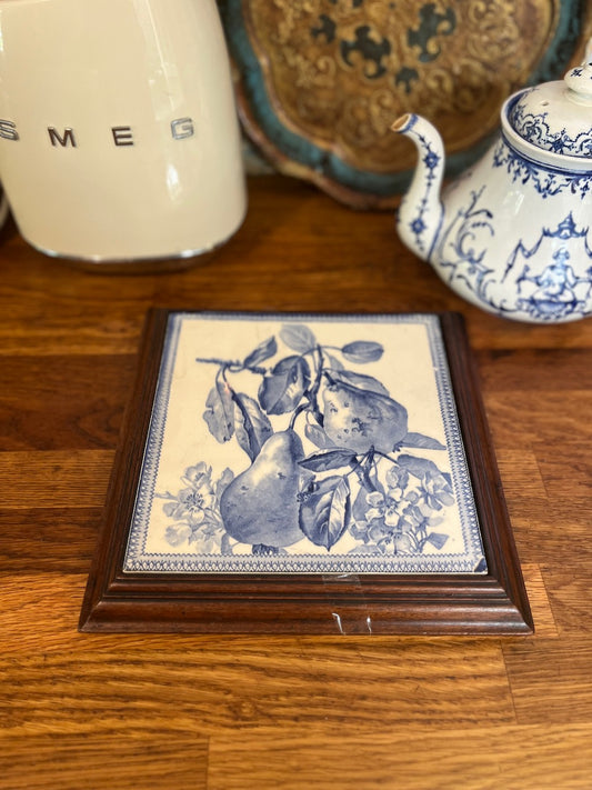 fa542 blue and white cheese platter /hot plate with wooden edge