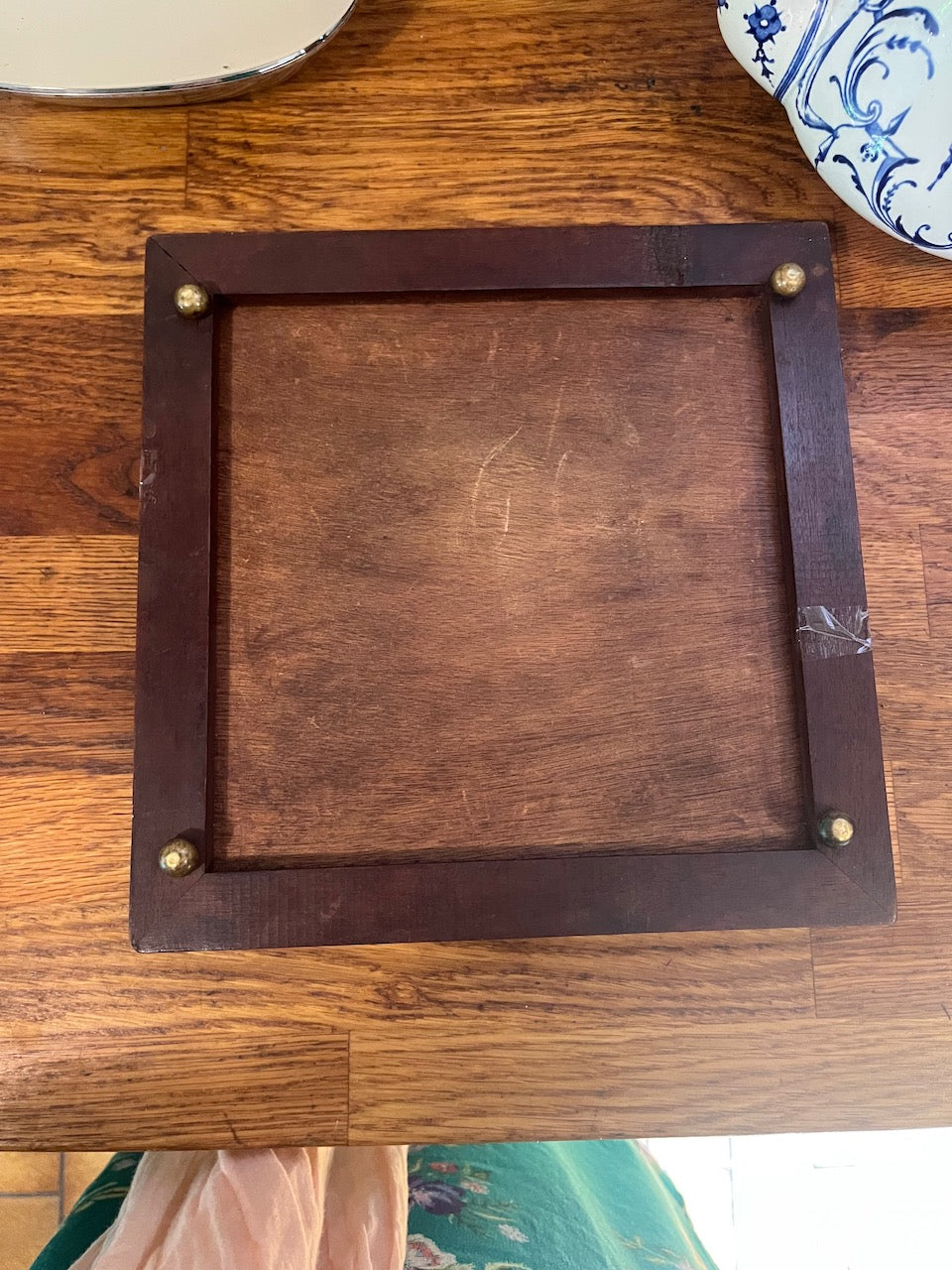 fa542 blue and white cheese platter /hot plate with wooden edge