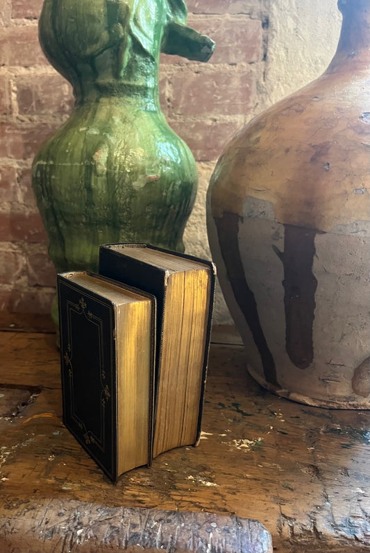 fa546 Med size Religious book with gold tipped pages