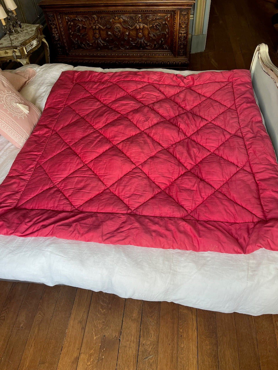 fa524 Lovely silk crimson French vintage bed cover