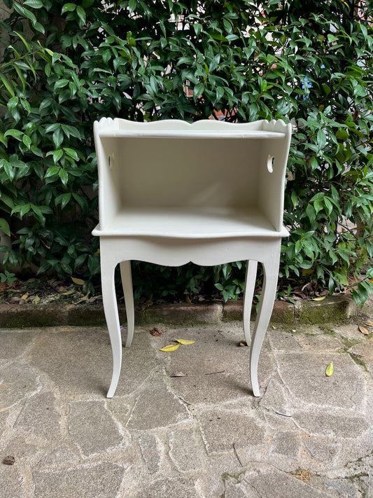 fa4553 Pretty little bedside table with book cavity.