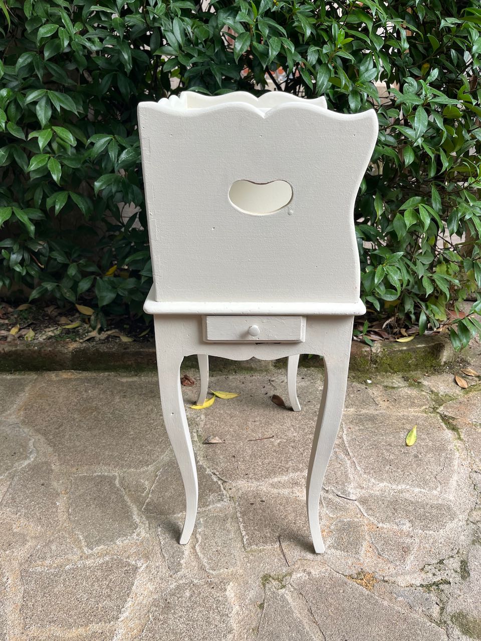 fa4553 Pretty little bedside table with book cavity.