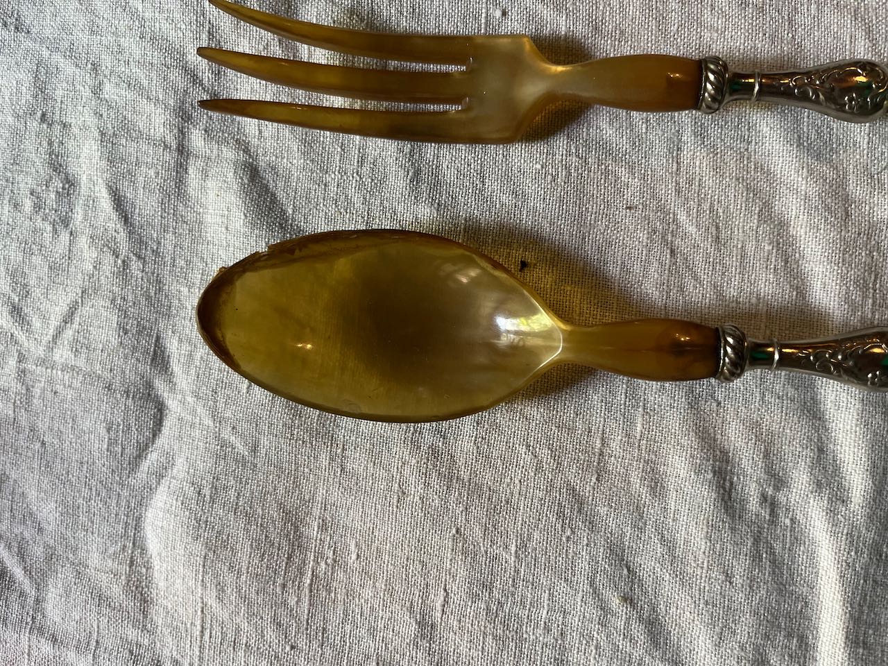 fa568 Pair resin salad servers, boxed