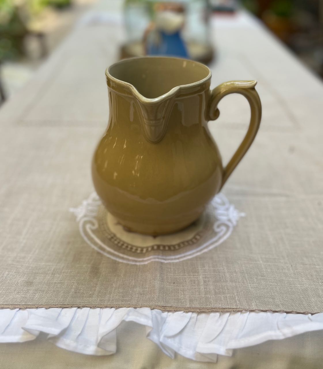 fa585 Large cream jug with a traditional side handle