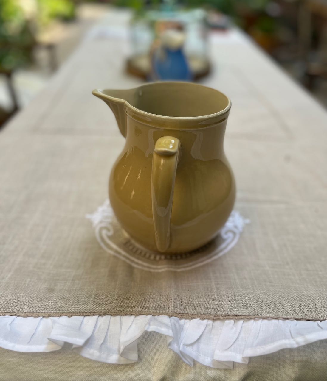 fa585 Large cream jug with a traditional side handle