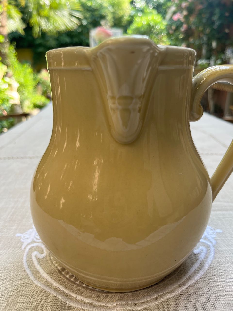 fa585 Large cream jug with a traditional side handle
