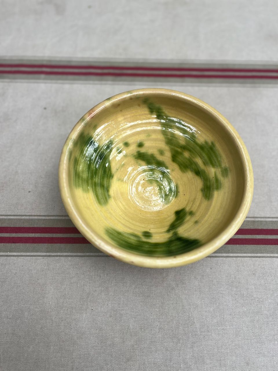 fa597 Small creamy yellow and green glazed Spainish bowl