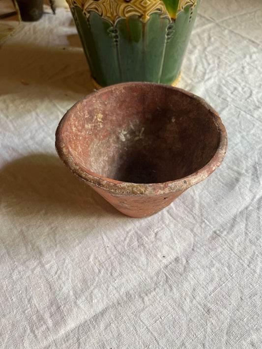 fa588 Small terracotta French antique pot
