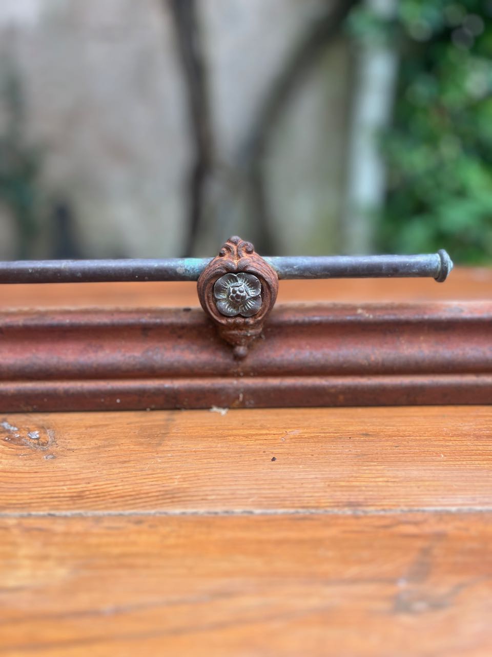 fa593 French antique Fireguard with 2 Ornamental dogs