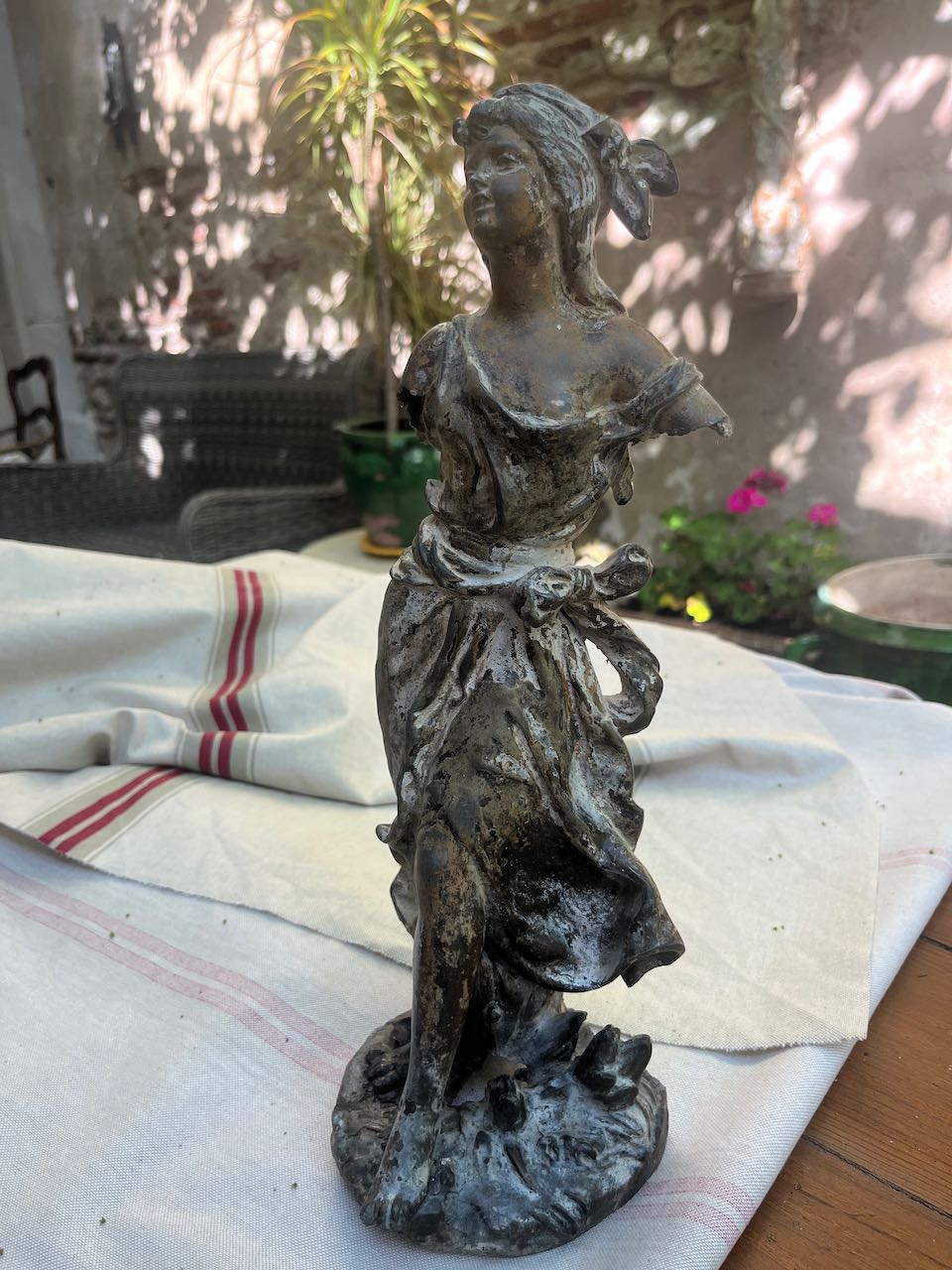 fa612 Metal French art nouveau figure from the 19th century