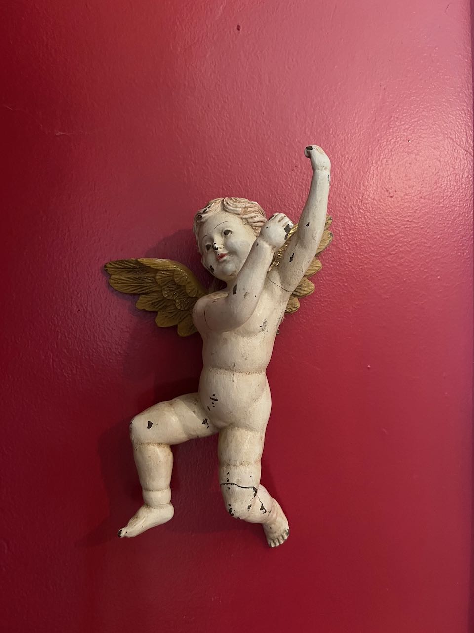 fa698 Small hanging wall cherub