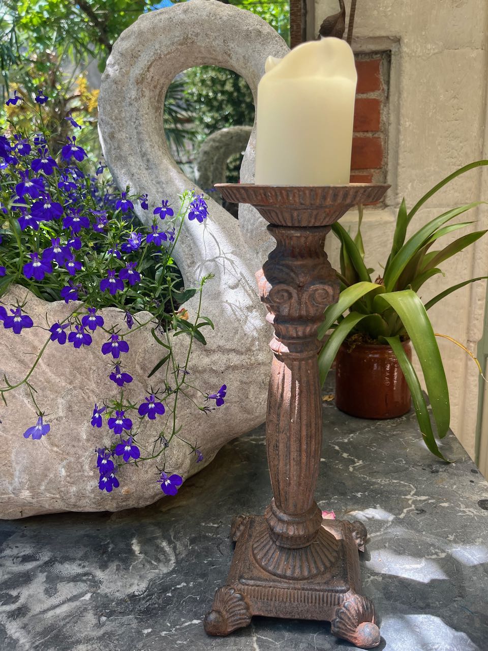 fa620 Large metal table candlestand