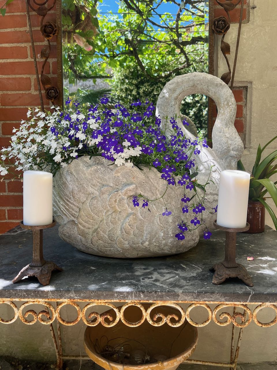 fa621 Small metal candlestand