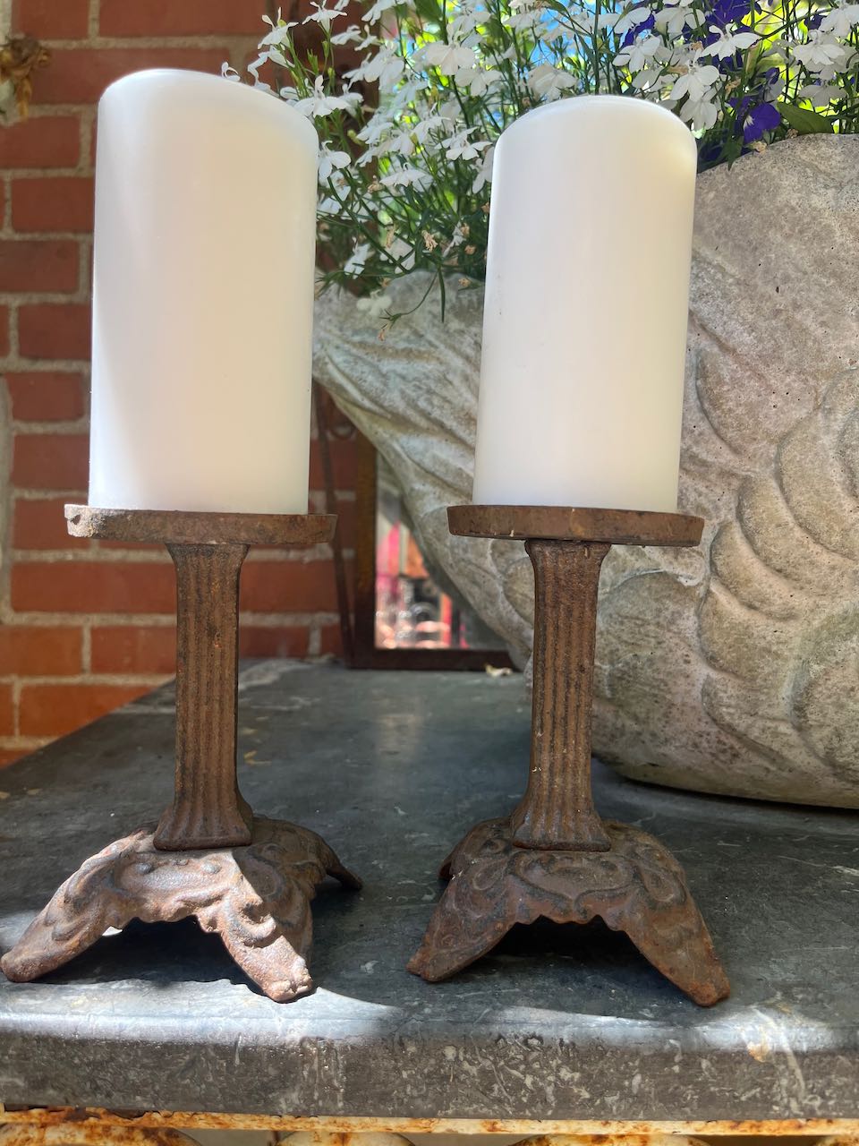 fa621 Small metal candlestand