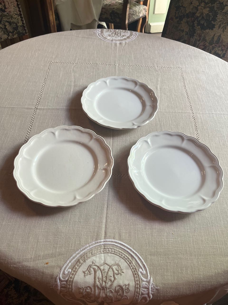 fa617 White scalloped French vintage side plate