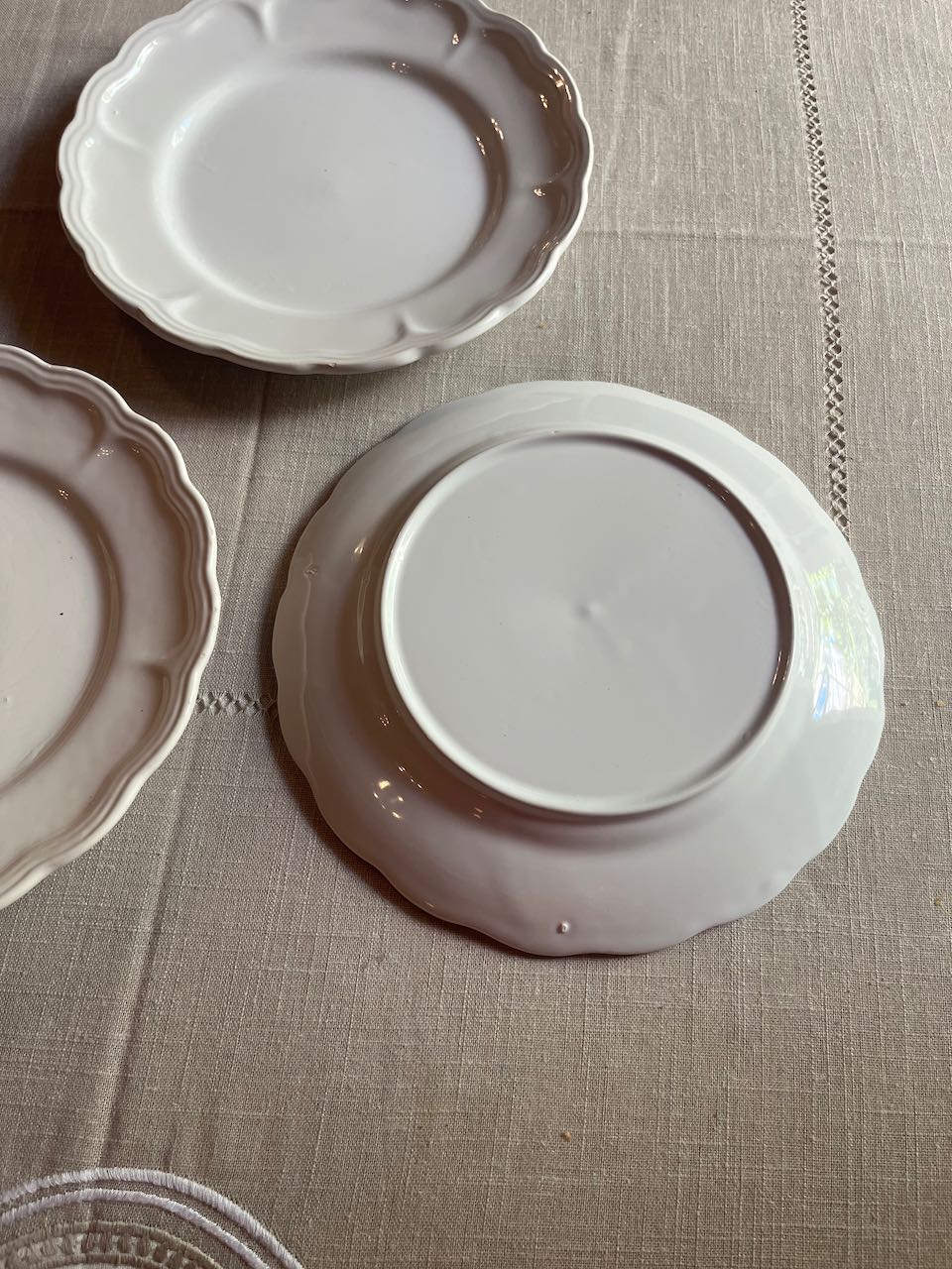 fa617 White scalloped French vintage side plate