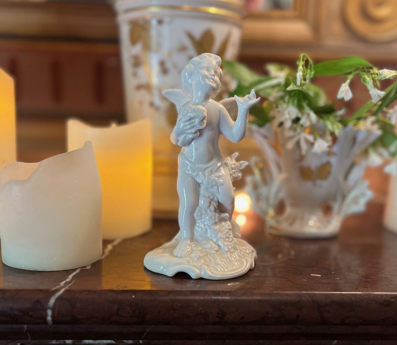 fa622 Small porcelain Dresden Cherub with flowers