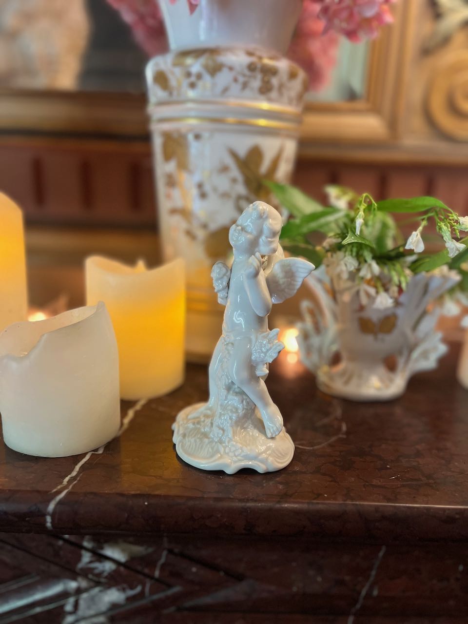 fa622 Small porcelain Dresden Cherub with flowers