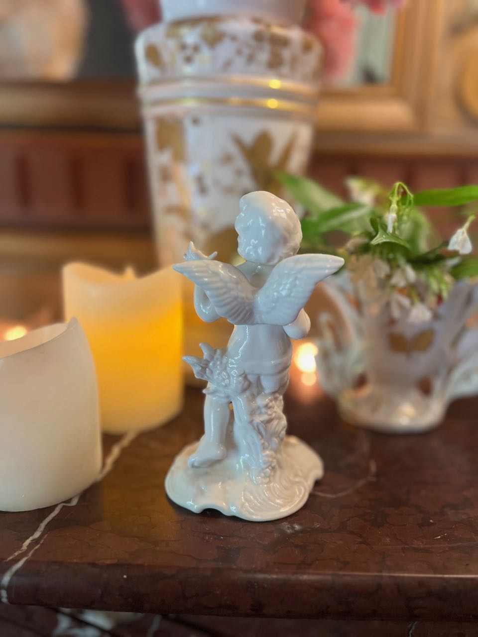 fa622 Small porcelain Dresden Cherub with flowers
