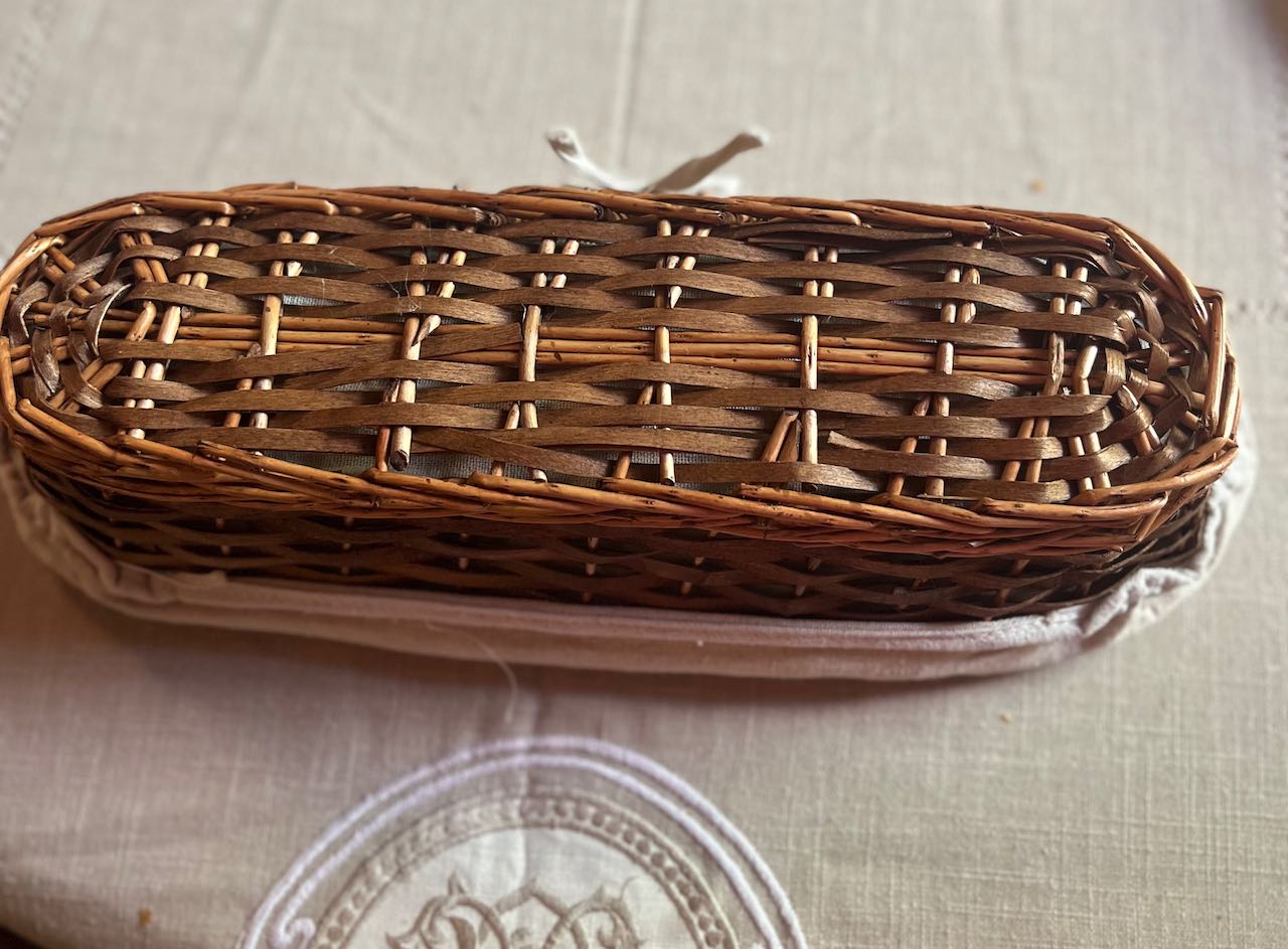 fa629 French Bread basket for the table