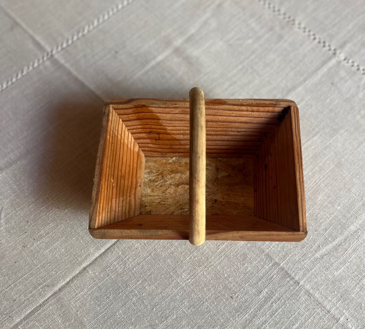 fa624  small wooden trug