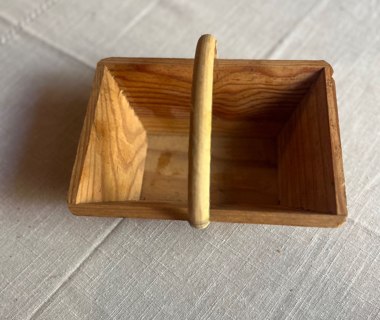 fa624  small wooden trug