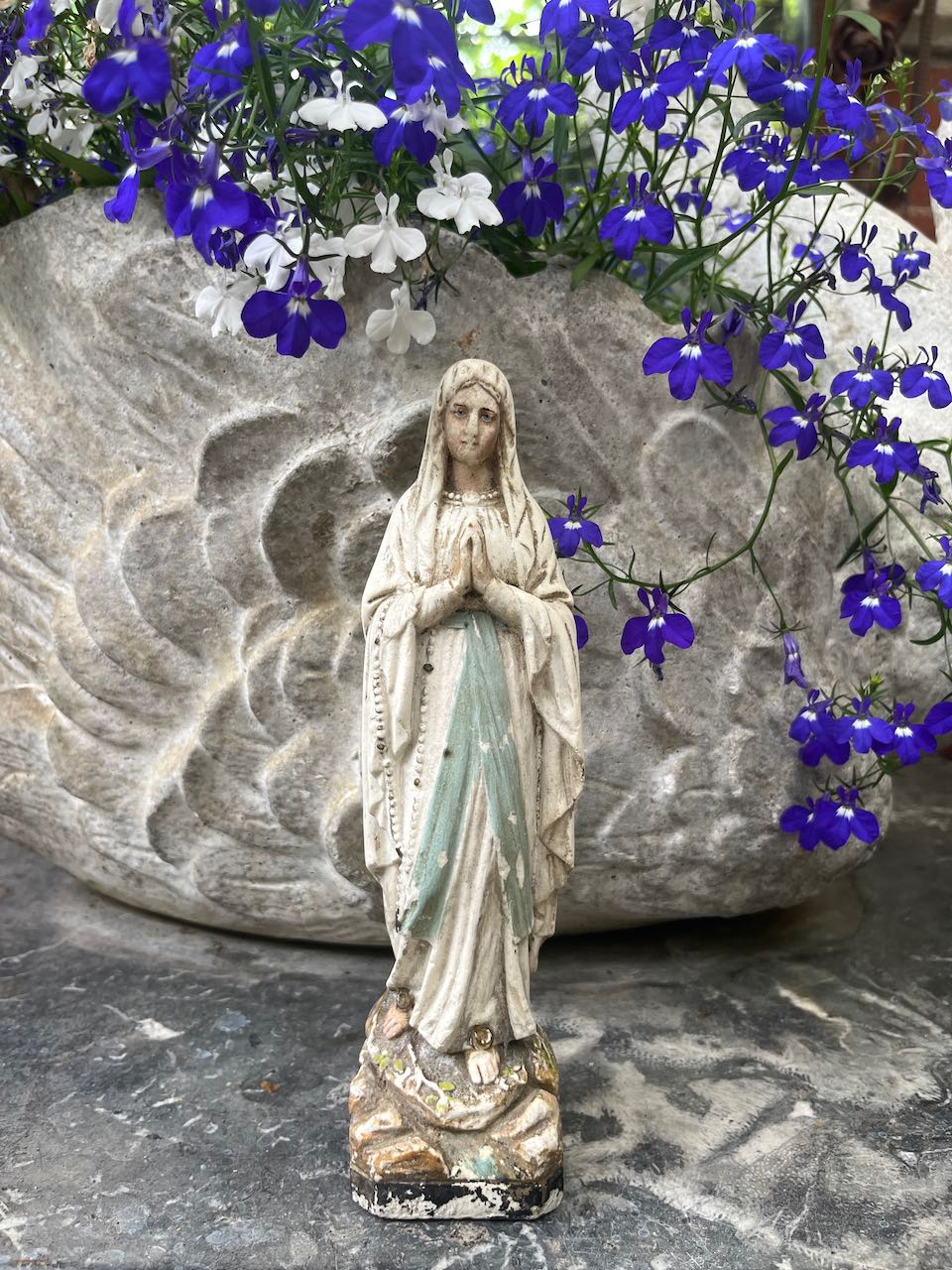 fa634 Small white robed 'our lady of lourdes' french vintage